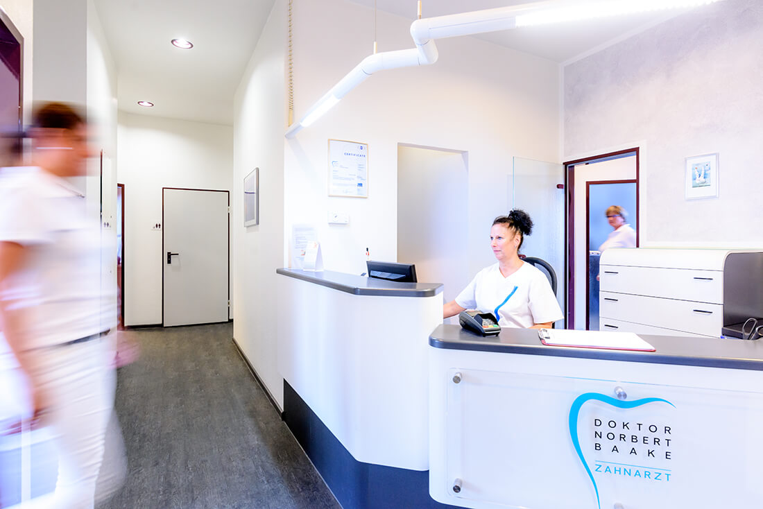 Zahnarzt Siegen - Dr. Norbert Baake - Praxis - Rezeption