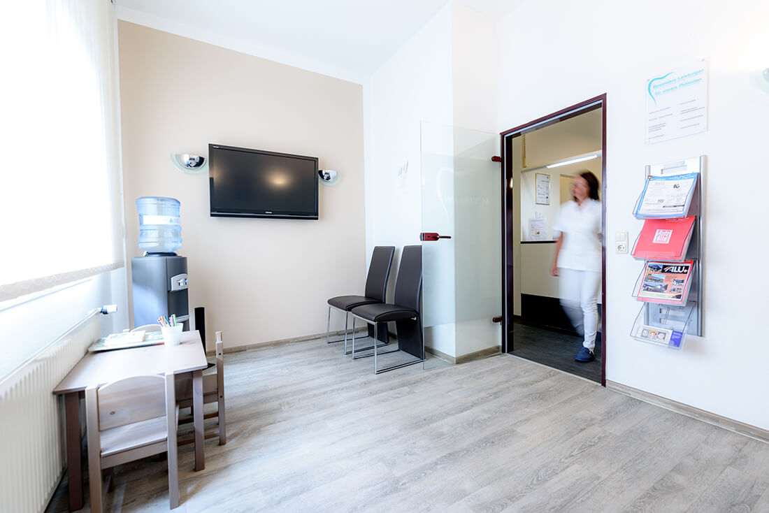 Zahnarzt Siegen - Dr. Norbert Baake - Praxis - Wartezimmer